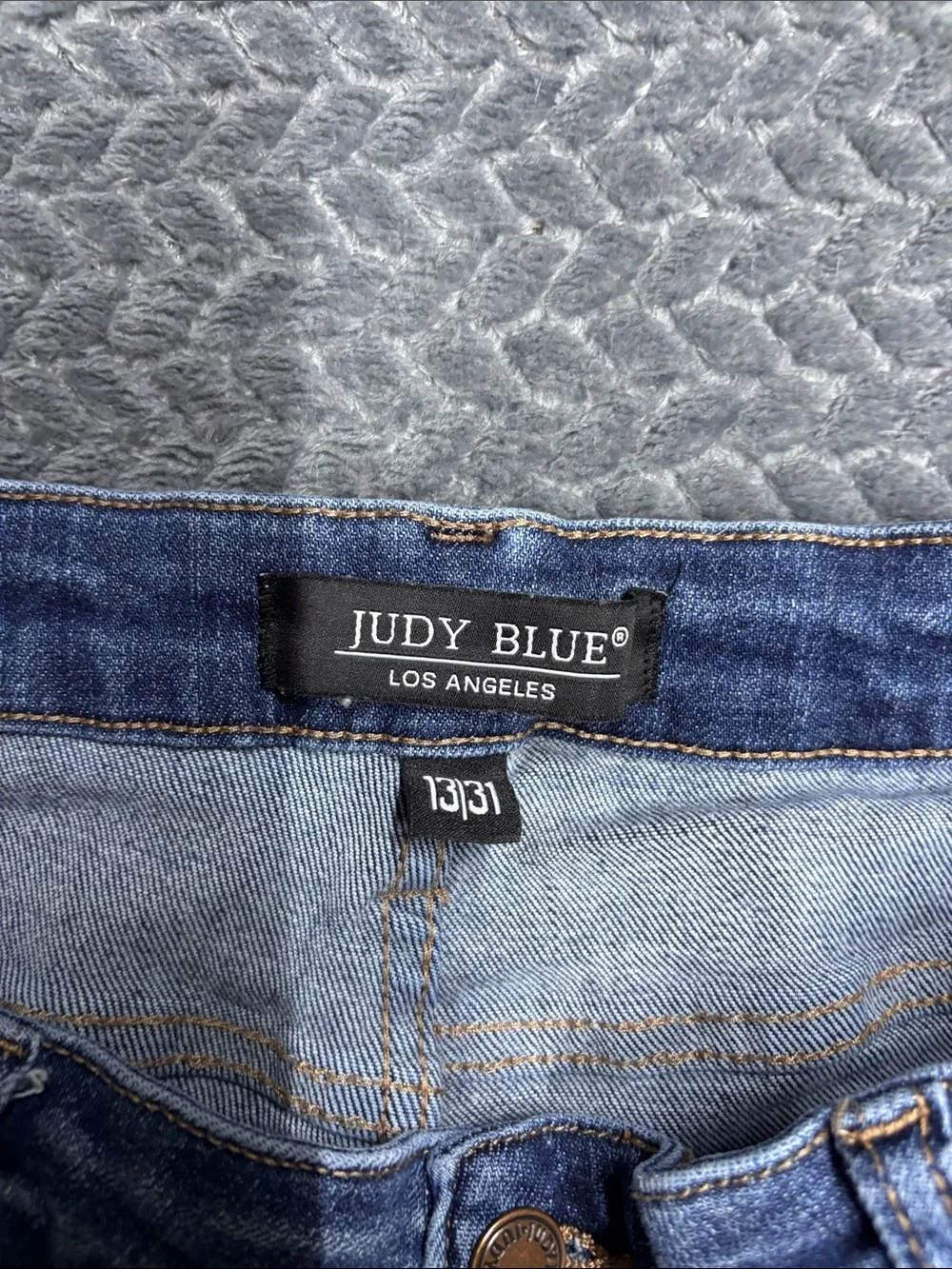 Judy Blue Medium Wash Cropped Straight Leg Jeans